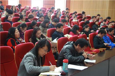 老师们在认真记录