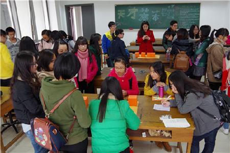 如火如荼的竞赛场面