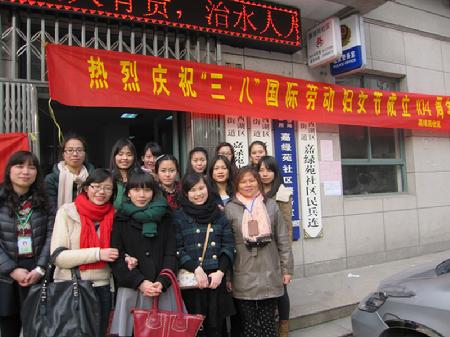 同学们展颜而笑