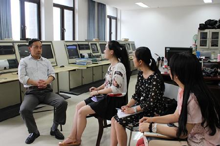 王胜平老师接受我院新闻记者采访