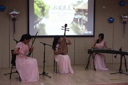 献给新生的乐章——彩云追月