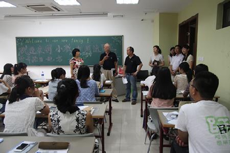 院领导走访各个班级