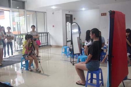 为同学们免费拍照